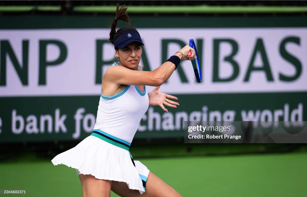 Photo of Ajla Tomljanovic playind tennis at Indian Wells
